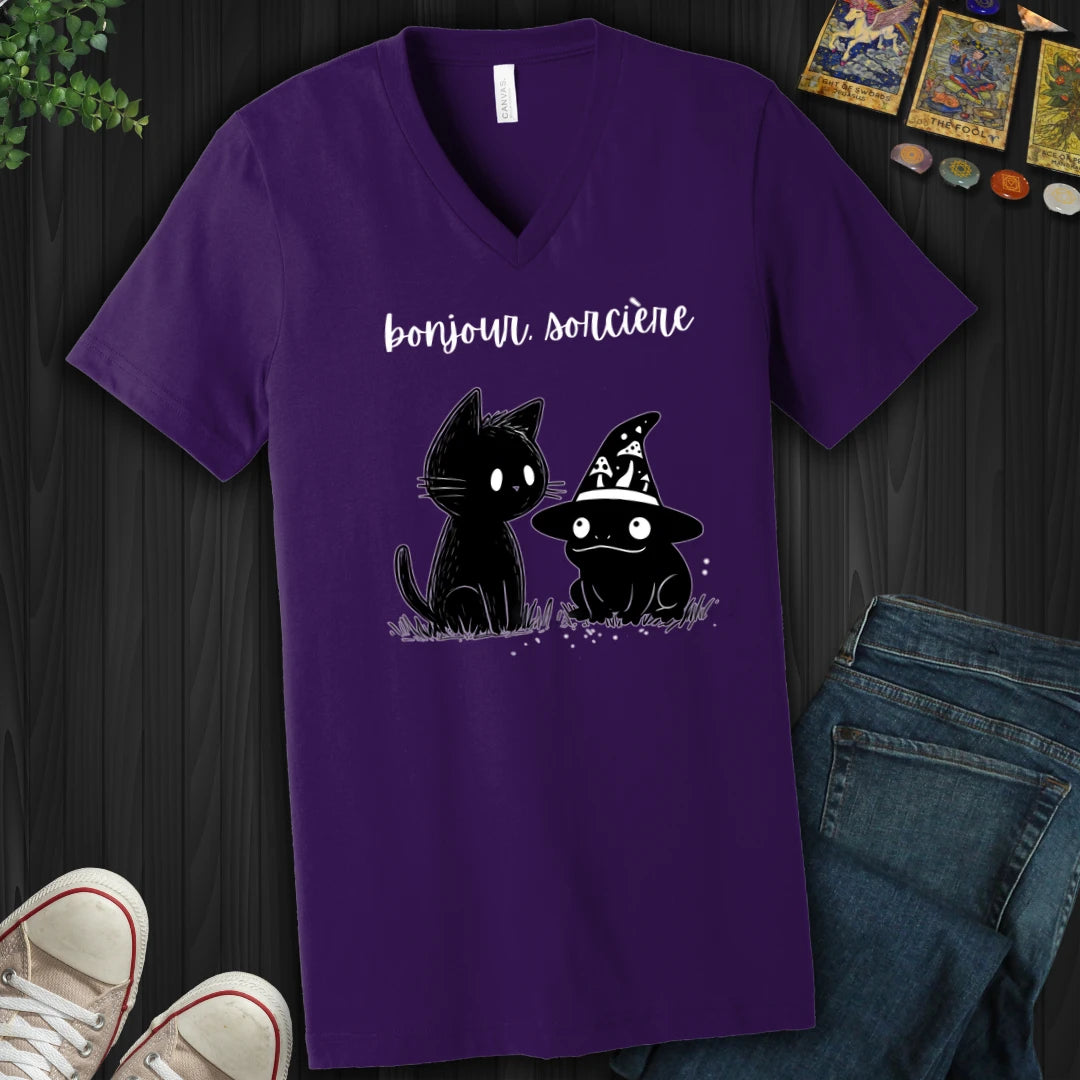 https://wescale-cdn.com/generated-mockups/79251b0a-9dea-433f-b5c7-f6b0b888908a/77fe12fe-9323-4a3e-a2f5-a8922fbd049a/672a921a-4818-4eb5-b157-049aa35b5ca6_designs/bonjour_sorciere_white_done_1776620330921_1gcm7i.png_1776620333040.webp