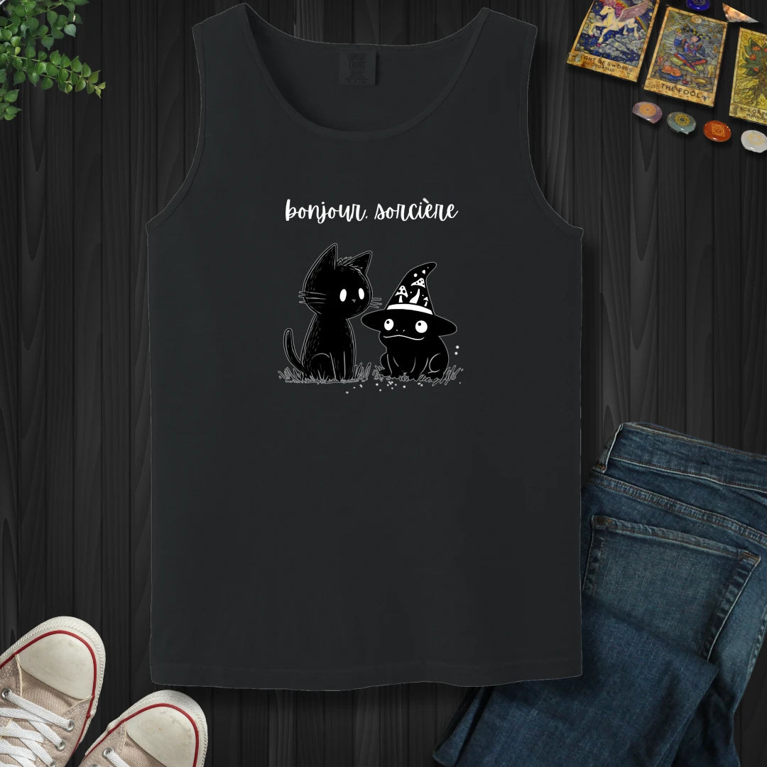 https://wescale-cdn.com/generated-mockups/79251b0a-9dea-433f-b5c7-f6b0b888908a/d07dcdf1-4306-44e6-9d61-a02deb9e92b8/985af489-93ce-424a-a8c1-3bf4d7bfabcc_designs/bonjour_sorciere_white_done_1777455129287_bdr1ai.png_1777455133932.webp